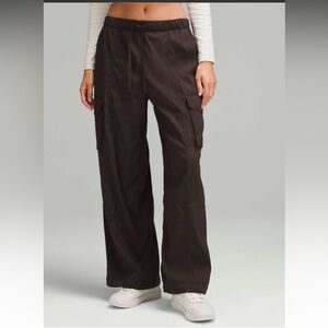 Lululemon Lightweight Adjustable Mid-Rise Cargo Pant - Espresso - Size M